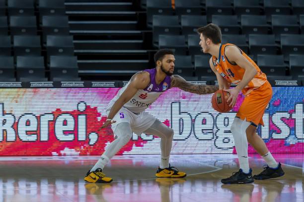 展现出极高 展现出极高