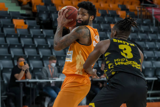 此次夺得两 此次夺得两