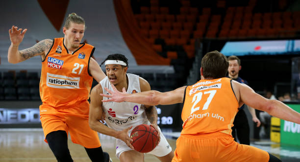 展现出极强 展现出极强