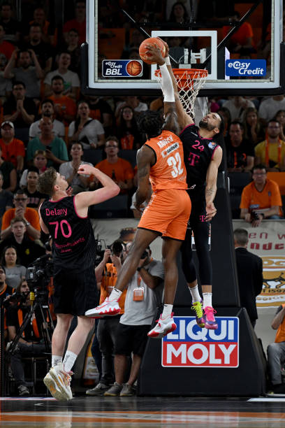 是亚马尔和 是亚马尔和